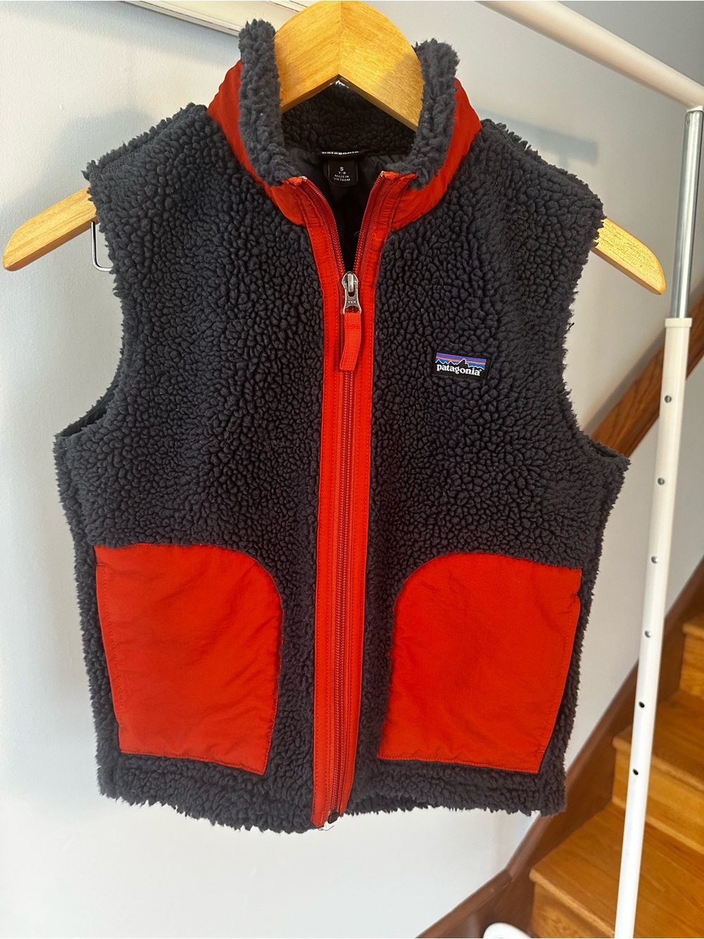 Patagonia Kids' NAVY & rust Fleece Retro Vest. Small 7-8Y. Excellent condition.